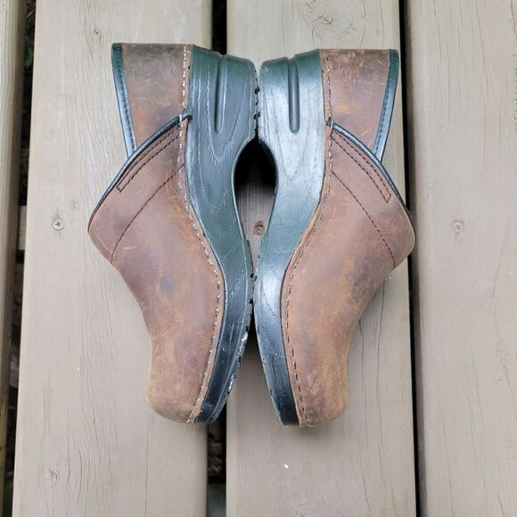 Dansko Professional Classic Brown Oiled Leather Platform Distressed Clogs 38 - Picture 3 of 7